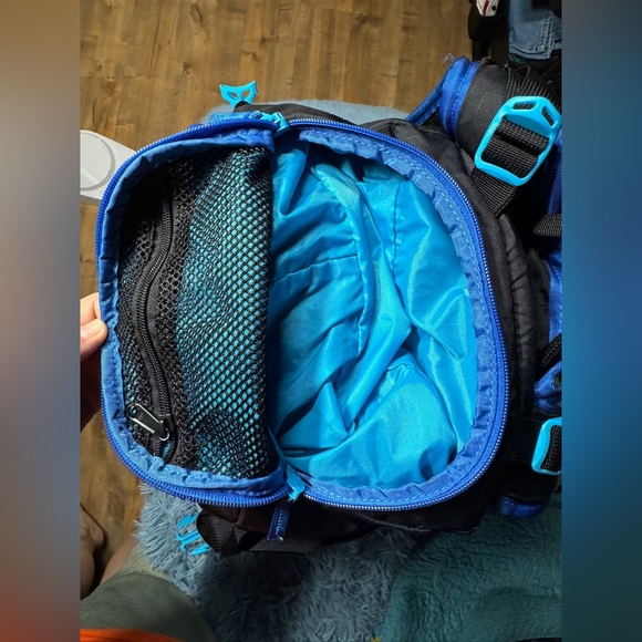 Dakine Snow Camera Backpack - Picture 7 of 14